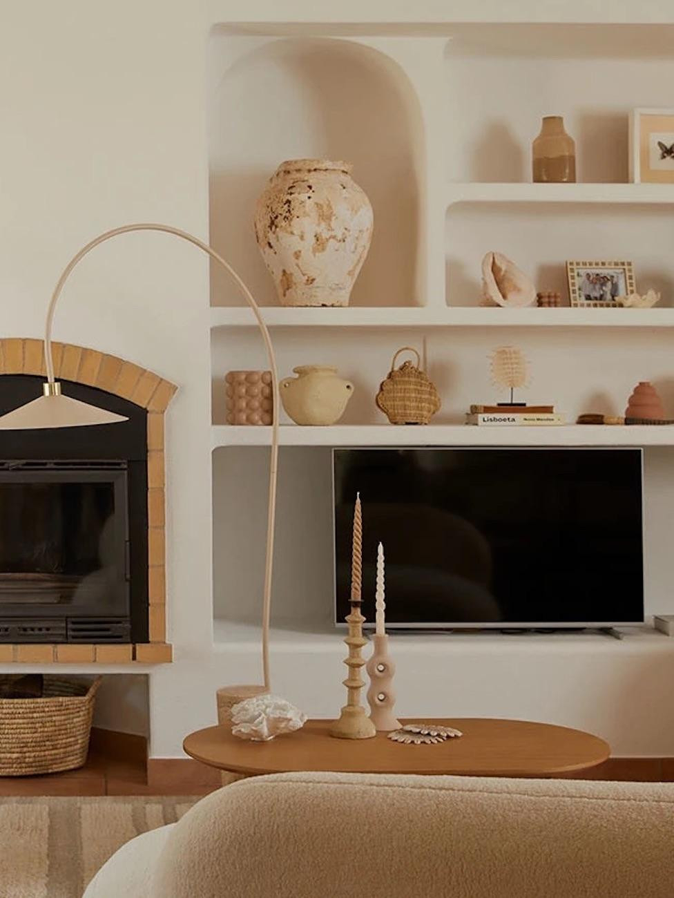 Holzregale Und Naturholz Dekor Wohnzimmer